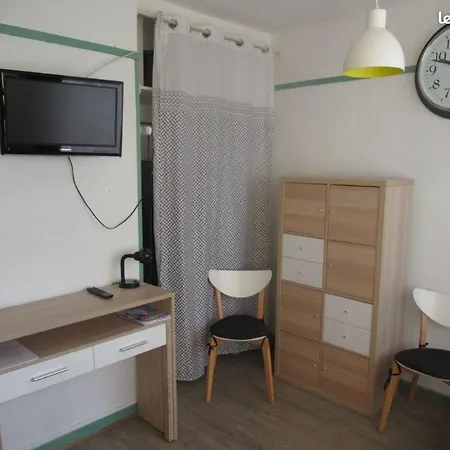 About T2 Lumineux Proche 1er Etage *
