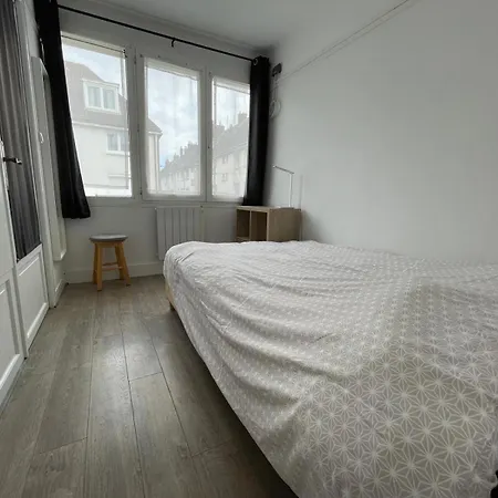 About T2 Lumineux Proche 1er Etage * 됭케르크