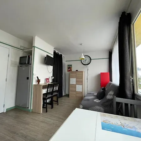 About T2 Lumineux Proche 1er Etage *