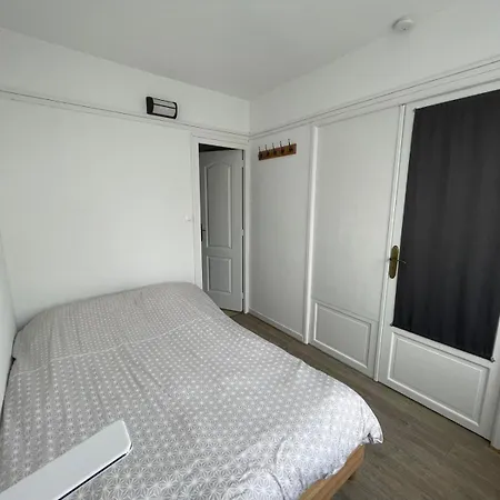 About T2 Lumineux Proche 1er Etage * 됭케르크