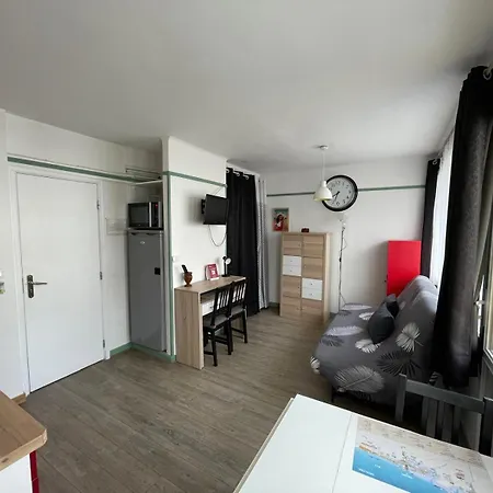 About T2 Lumineux Proche 1er Etage *
